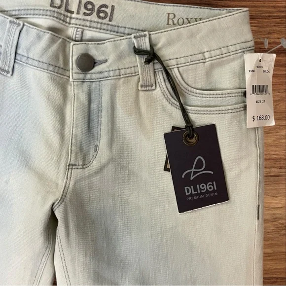 NWT DL1961 Roxy Kick Flare Light Wash Jeans - Picture 9 of 12